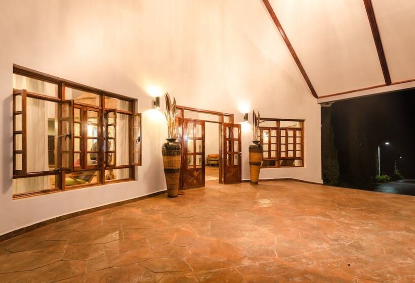 Отель Emburara Farm Lodge