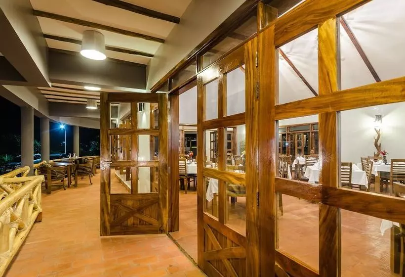 هتل Emburara Farm Lodge