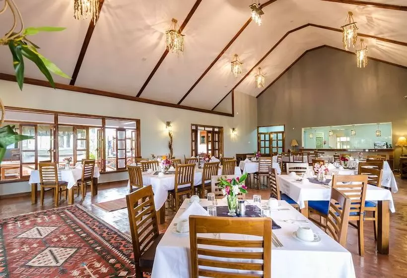 هتل Emburara Farm Lodge