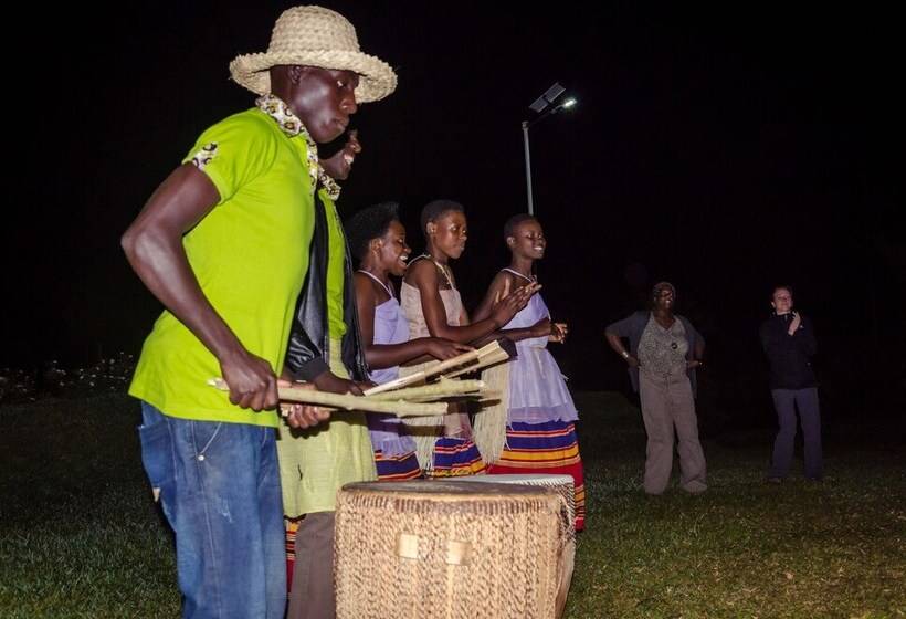 Отель Emburara Farm Lodge