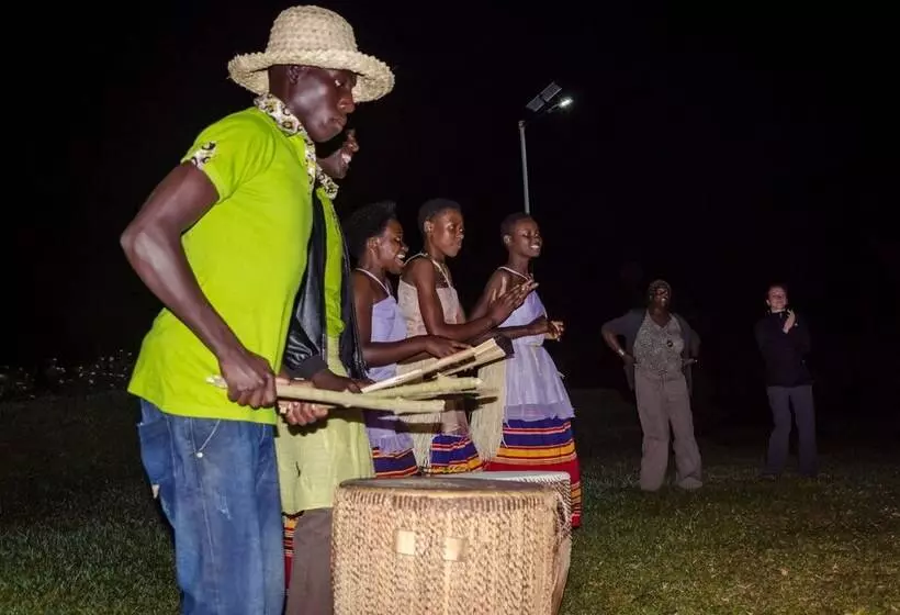 هتل Emburara Farm Lodge