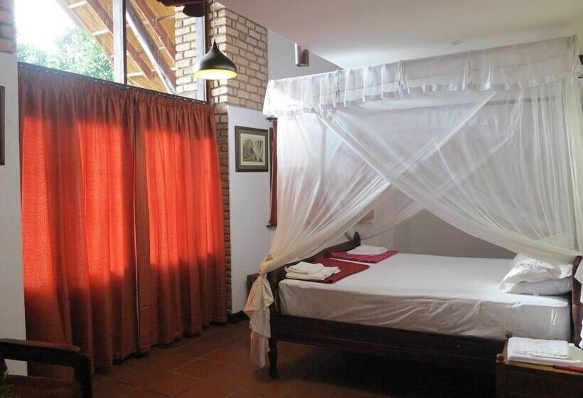 酒店 Simbamwenni Lodge And Camping