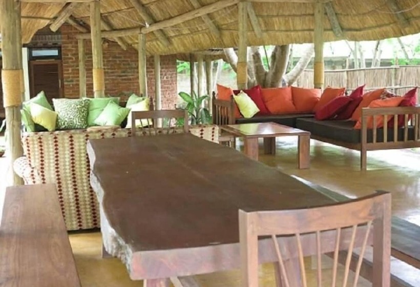 酒店 Simbamwenni Lodge And Camping