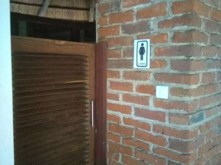 酒店 Simbamwenni Lodge And Camping