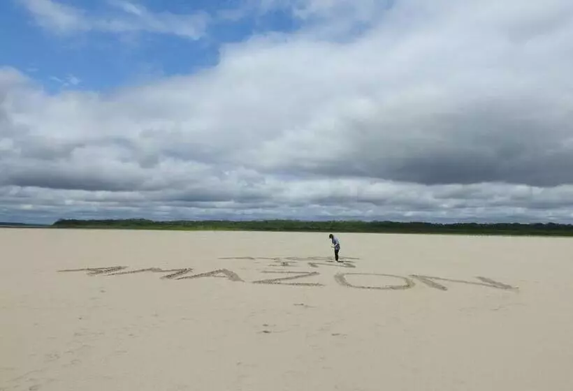 Hotelli Yaku Amazon Lodge & Expeditions