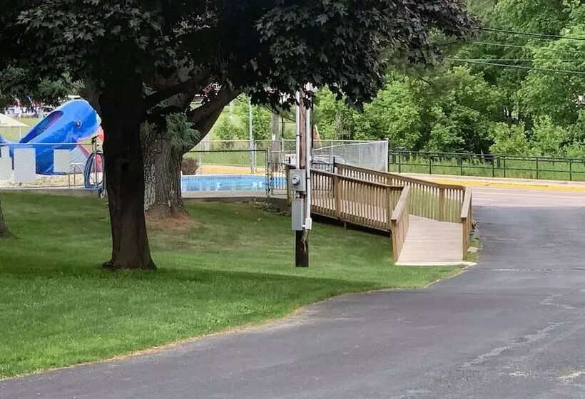 Lakeside Motel