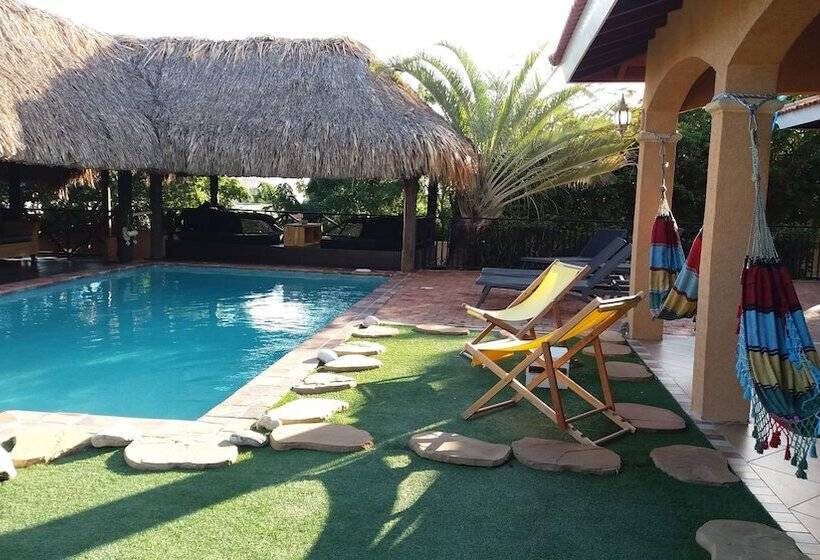 پانسیون Bouganville B&b