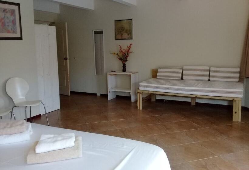 پانسیون Bouganville B&b