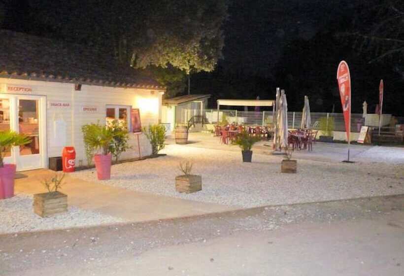 ホテル Camping De Graniers