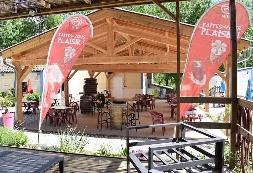 ホテル Camping De Graniers