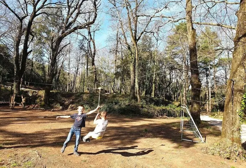 ホテル Camping De Graniers