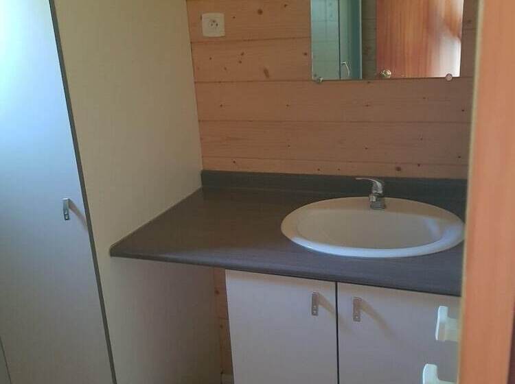 ホテル Camping De Graniers