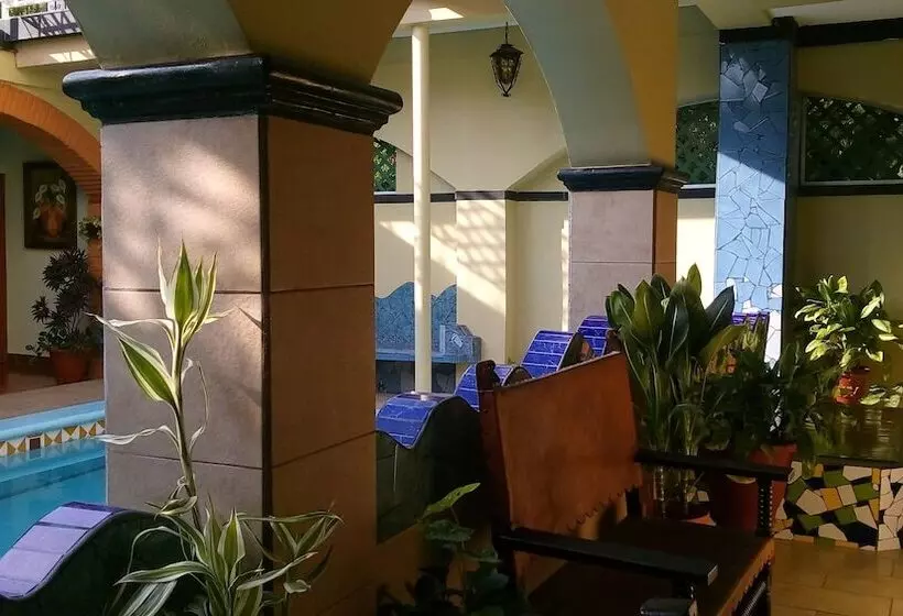 هتل Posada Del Rey