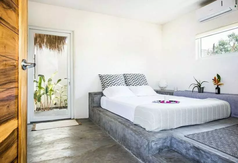 هتل Swell Surf & Lifestyle