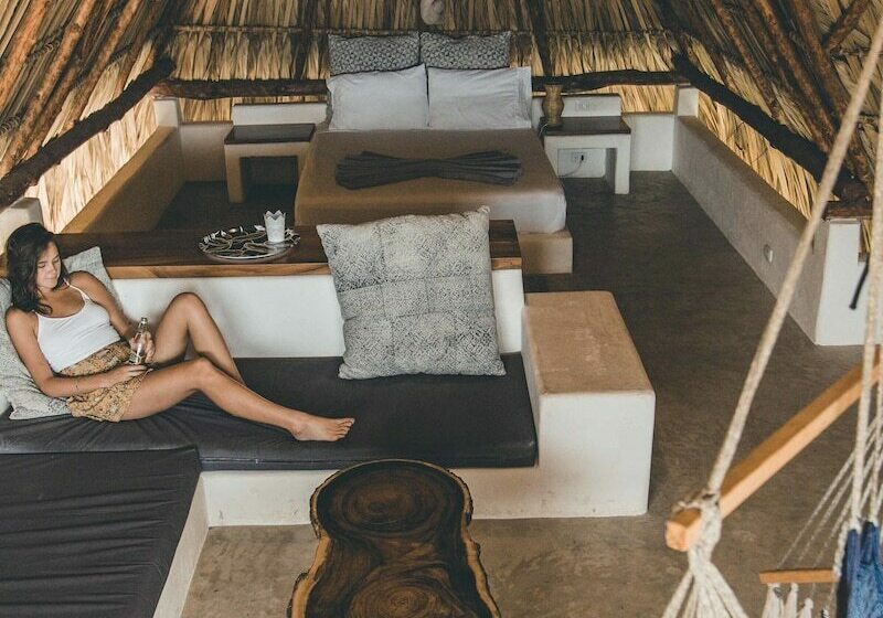 هتل Swell Surf & Lifestyle