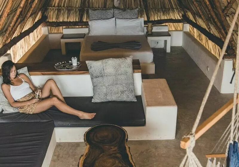 هتل Swell Surf & Lifestyle