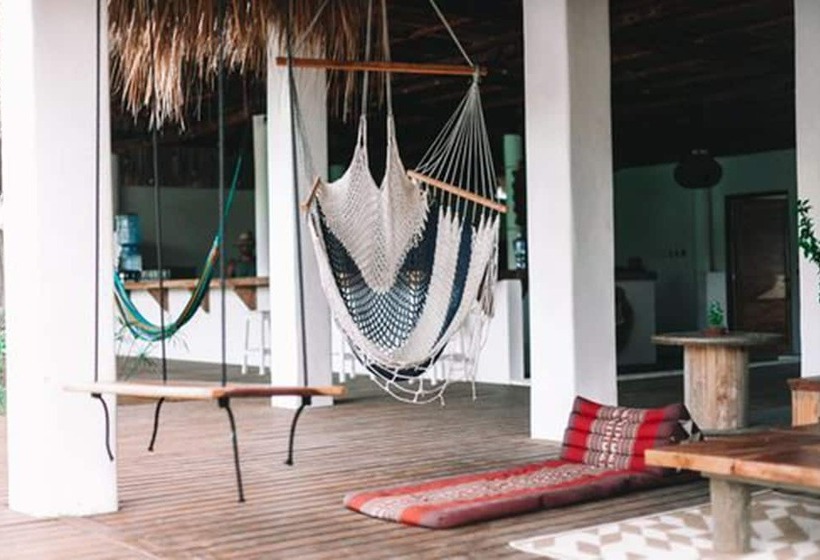 هتل Swell Surf & Lifestyle