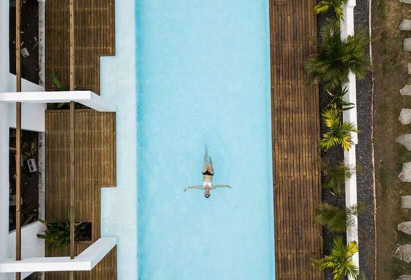 هتل Swell Surf & Lifestyle