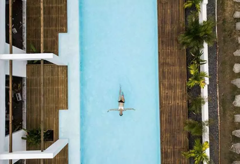 هتل Swell Surf & Lifestyle