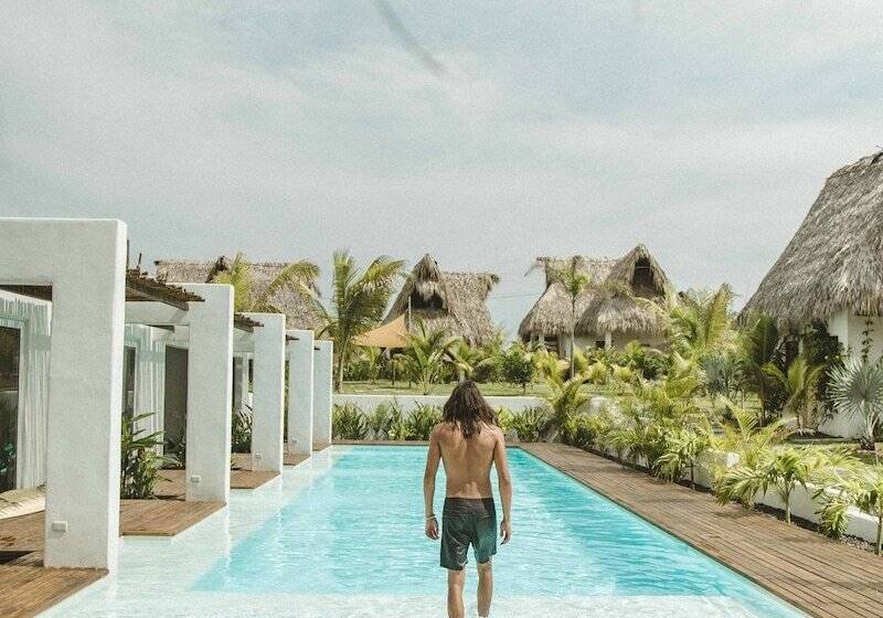 هتل Swell Surf & Lifestyle