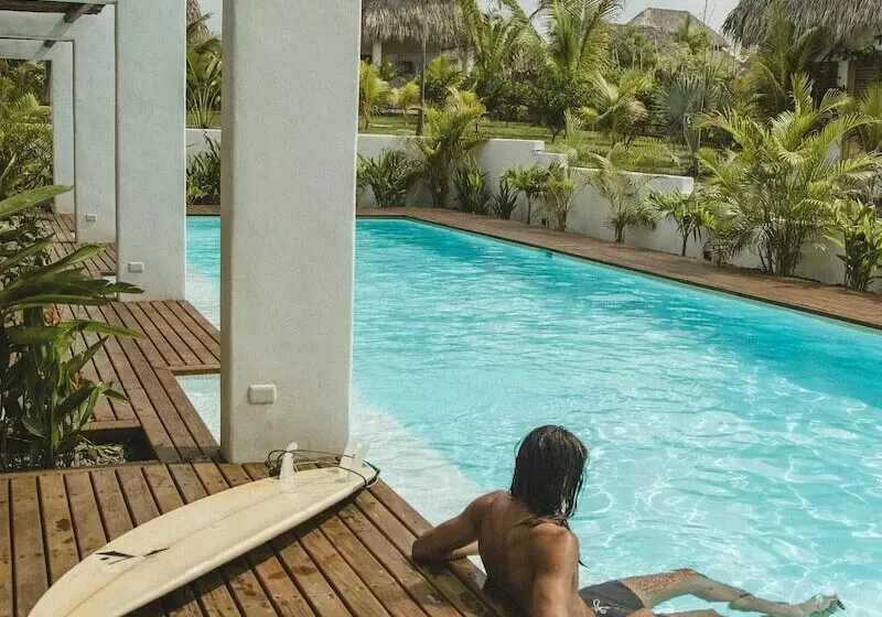 هتل Swell Surf & Lifestyle