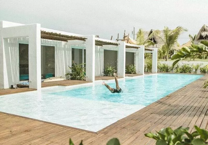 هتل Swell Surf & Lifestyle