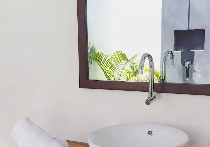 هتل Swell Surf & Lifestyle