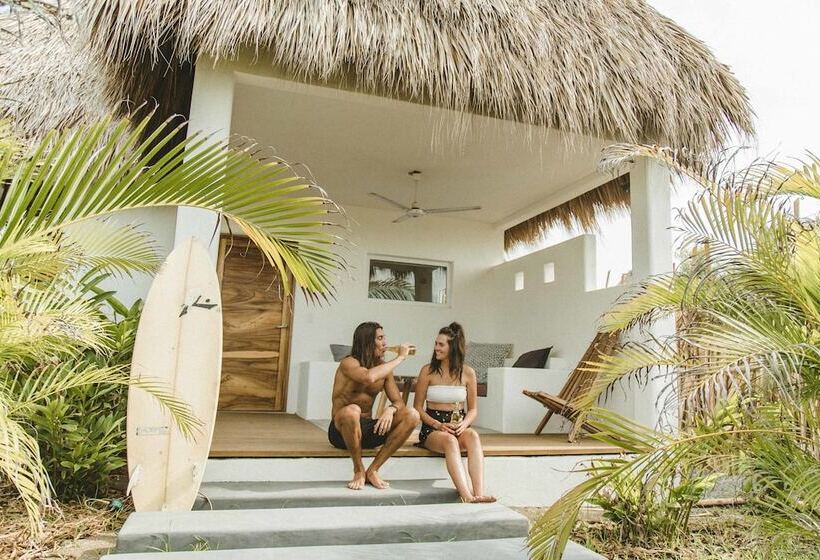 هتل Swell Surf & Lifestyle