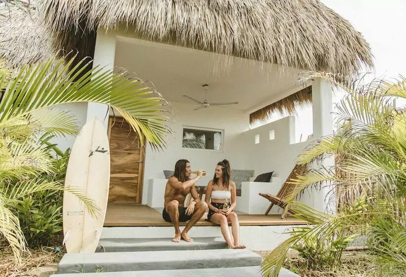 هتل Swell Surf & Lifestyle