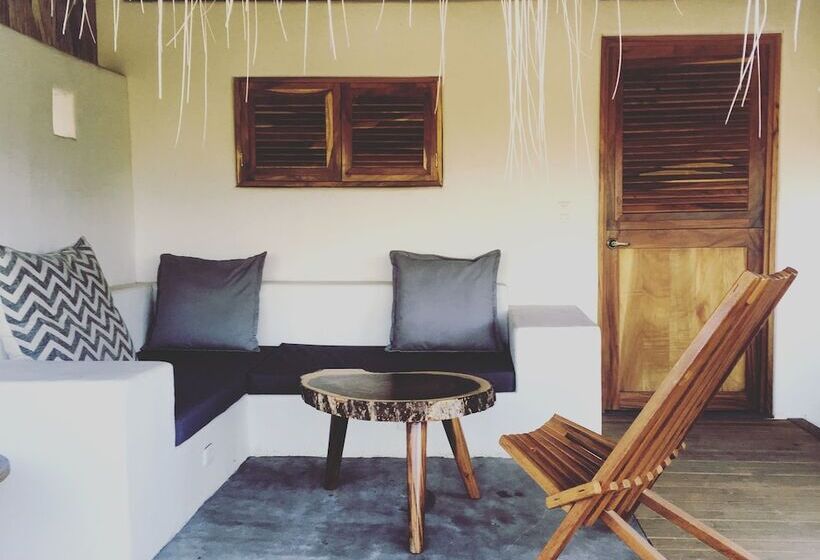 هتل Swell Surf & Lifestyle