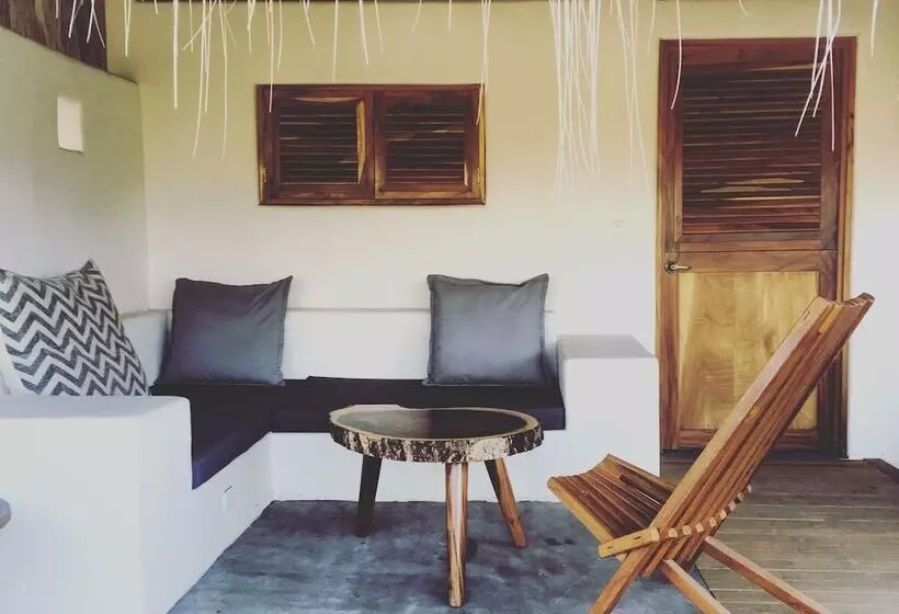 هتل Swell Surf & Lifestyle