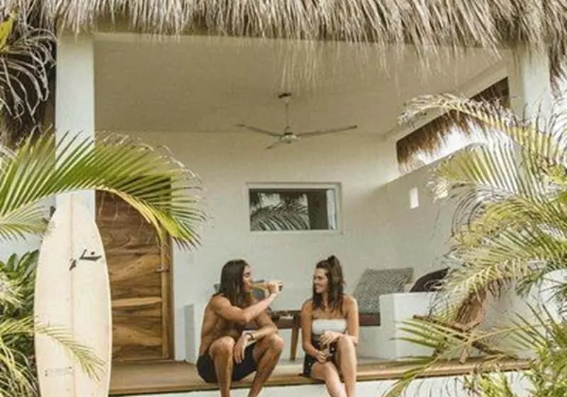 هتل Swell Surf & Lifestyle