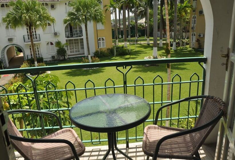 Ocho Rios Sandcastles Ocean View Fantastic Location Sleeps 4