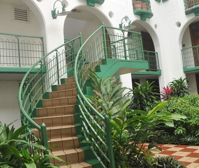 Ocho Rios Sandcastles Ocean View Fantastic Location Sleeps 4