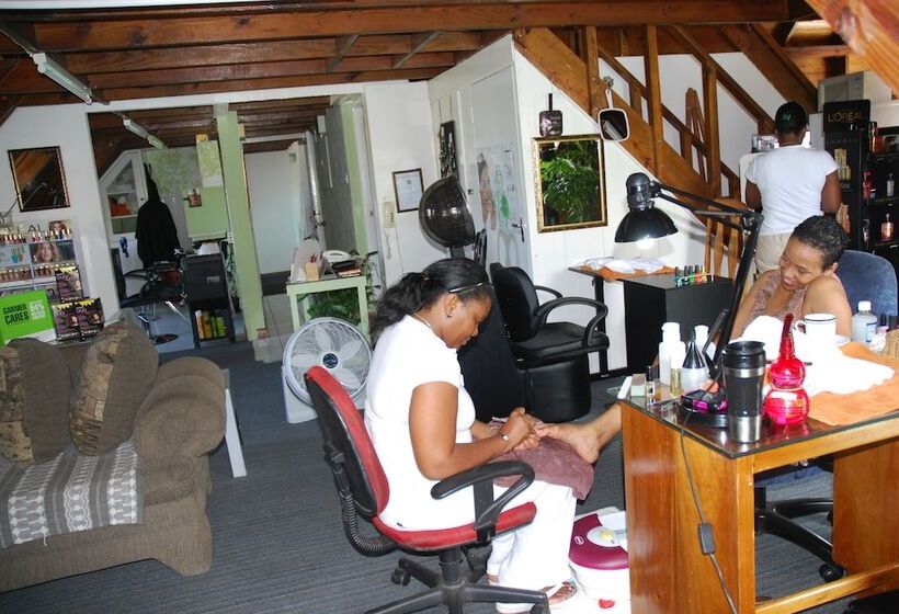 Ocho Rios Sandcastles Ocean View Fantastic Location Sleeps 4