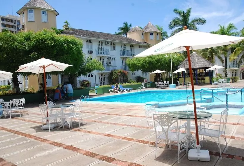 Ocho Rios Sandcastles Ocean View Fantastic Location Sleeps 4