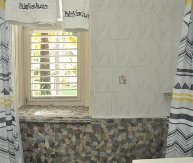 Ocho Rios Sandcastles Ocean View Fantastic Location Sleeps 4