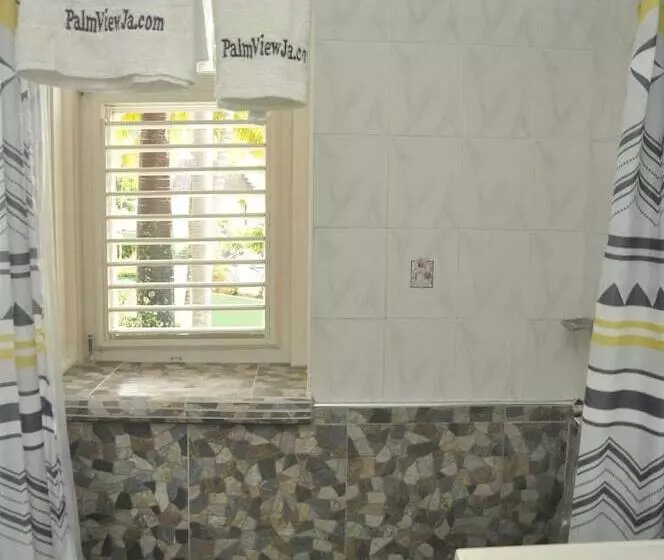 Ocho Rios Sandcastles Ocean View Fantastic Location Sleeps 4