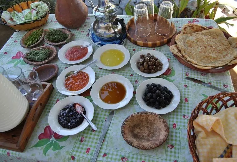 پانسیون Ferme D Hôte Aicha à Bellouta