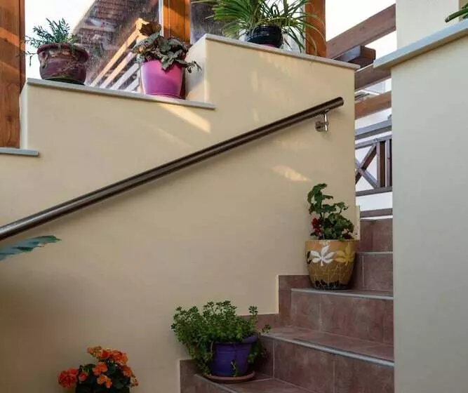 Majatalo Giovanni Mare