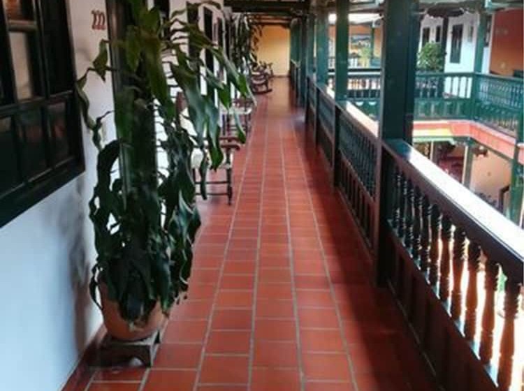 پانسیون Vizcaya Plaza Curití