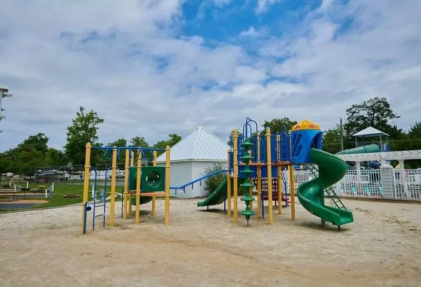 Lomakeskus Grey S Point Camp