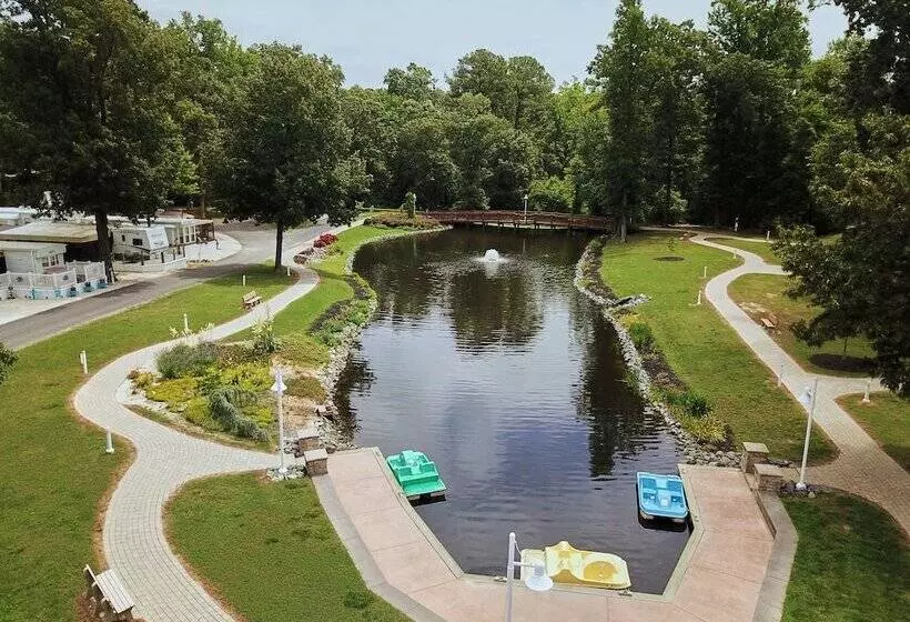 Lomakeskus Grey S Point Camp