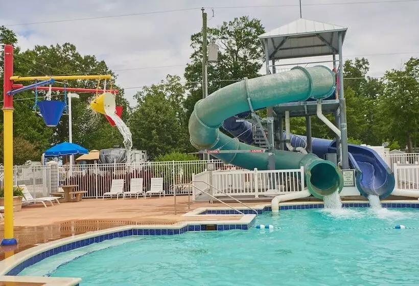 Lomakeskus Grey S Point Camp