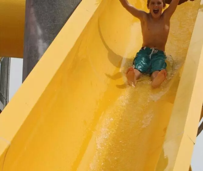 Lomakeskus Grey S Point Camp