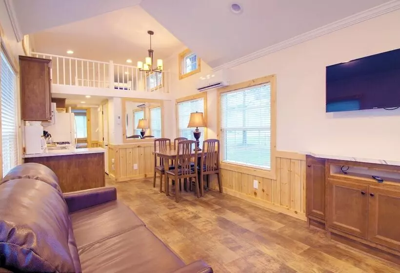 Lomakeskus Grey S Point Camp