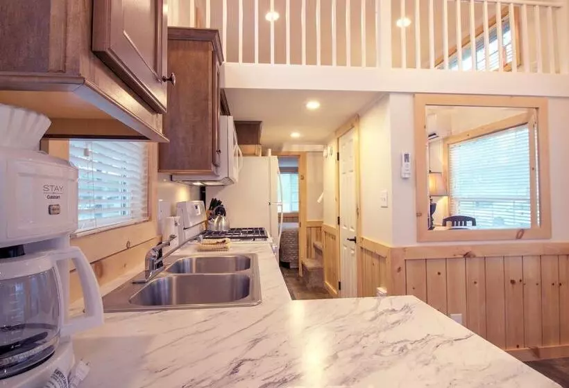 Lomakeskus Grey S Point Camp