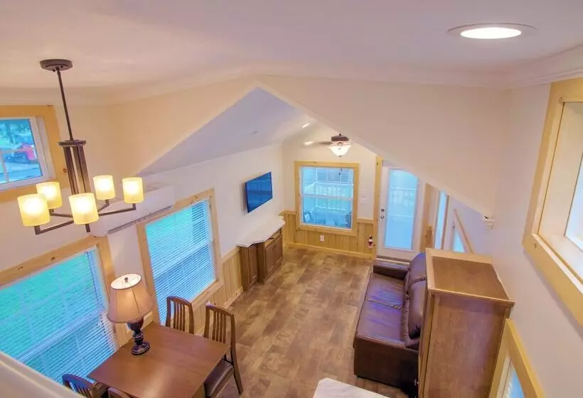 Lomakeskus Grey S Point Camp