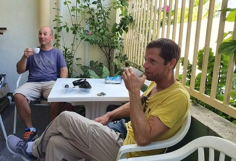 تختخواب و صبحانه Finimas Residence