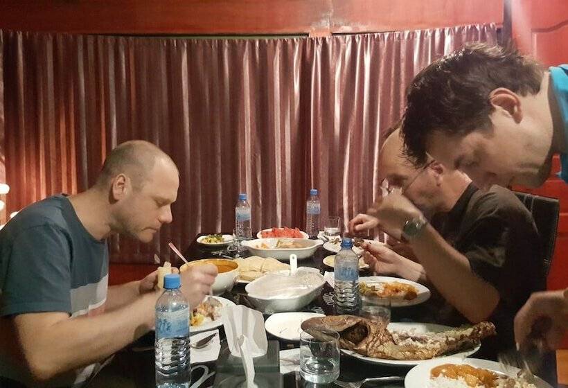 تختخواب و صبحانه Finimas Residence